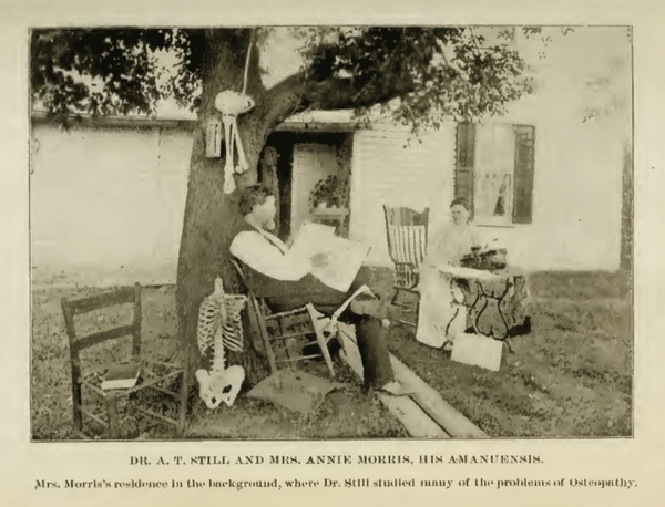 Fig. 5 : Still est sa secrétaire, Annie Morris